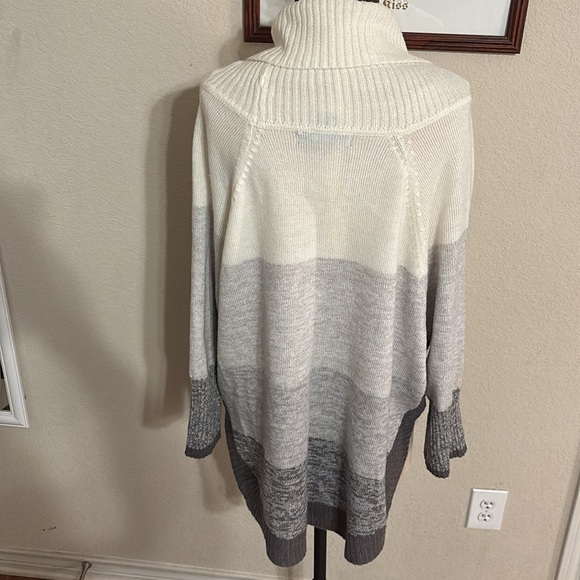 Sweater - Picture 3 of 6